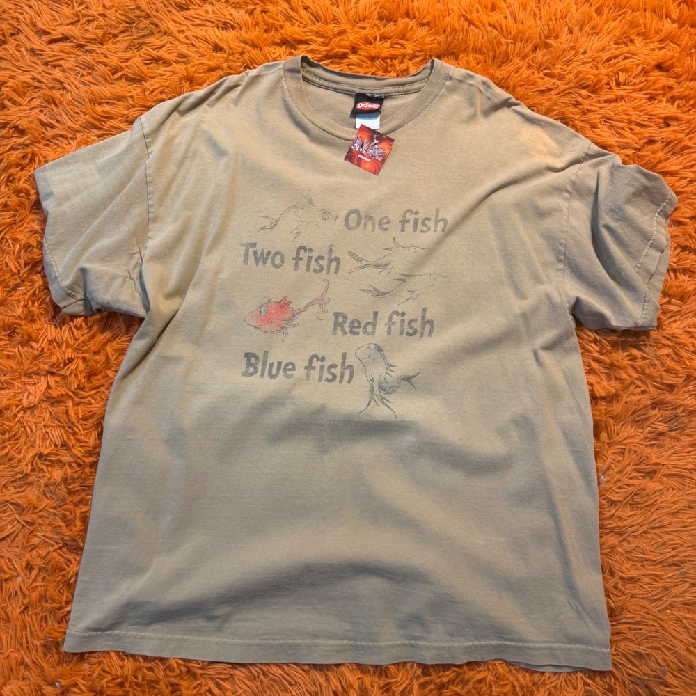 Dr Seuss One Fish Two Fish Red Fish Blue Fish Graphic T-Shirt Tan Mens XL